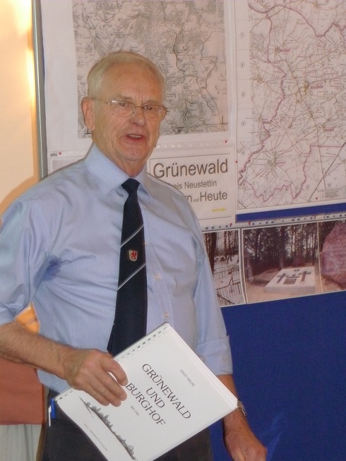 Ernst hlt einen Vortrag 2011 beim Ostpommern e.V.